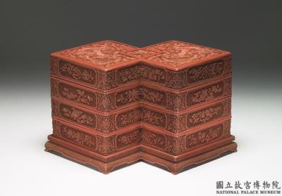 图片[2]-Three-tiered set of red lacquer boxes in the shape of intersecting lozenges with dragon decor,  Qing dynasty (1644-1911)-China Archive